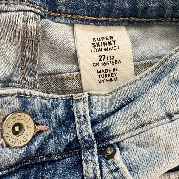 H&M Super Skinny Ripped Low Waist Jeans Size 27 - Picture 3 of 6